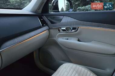 Внедорожник / Кроссовер Volvo XC90 2022 в 