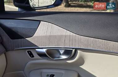 Внедорожник / Кроссовер Volvo XC90 2022 в 