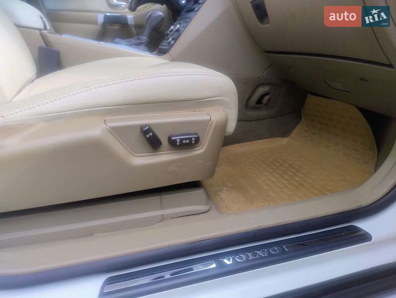 Внедорожник / Кроссовер Volvo XC90 2011 в Чернигове