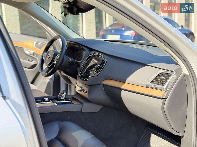 Внедорожник / Кроссовер Volvo XC90 2021 в Киеве