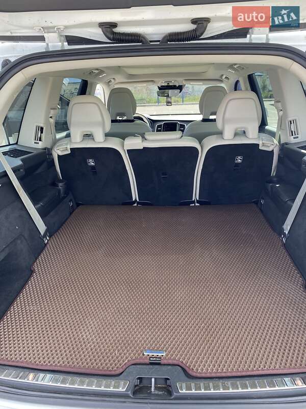 Внедорожник / Кроссовер Volvo XC90 2019 в Нововолынске