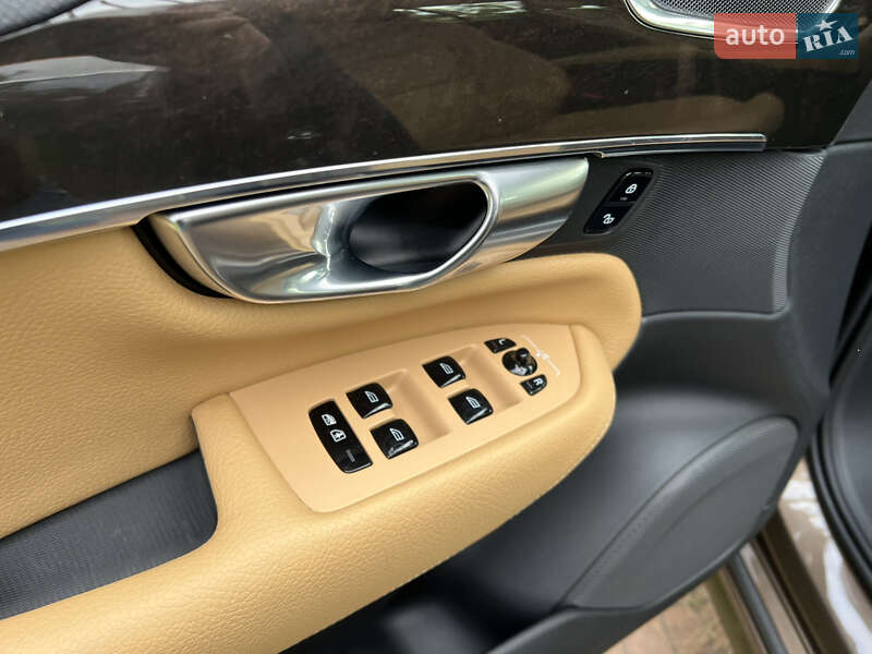 Внедорожник / Кроссовер Volvo XC90 2017 в Киеве