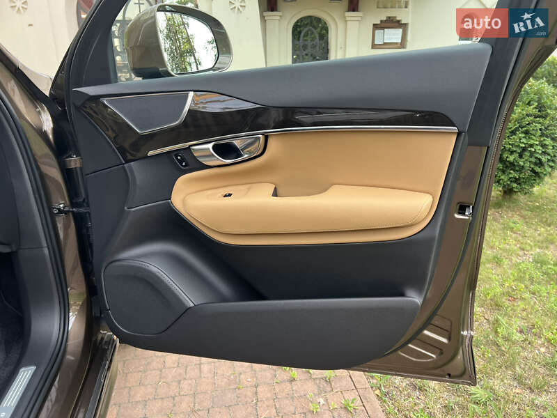 Внедорожник / Кроссовер Volvo XC90 2017 в Киеве