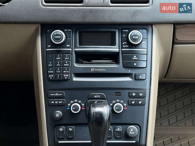 Внедорожник / Кроссовер Volvo XC90 2010 в Киеве