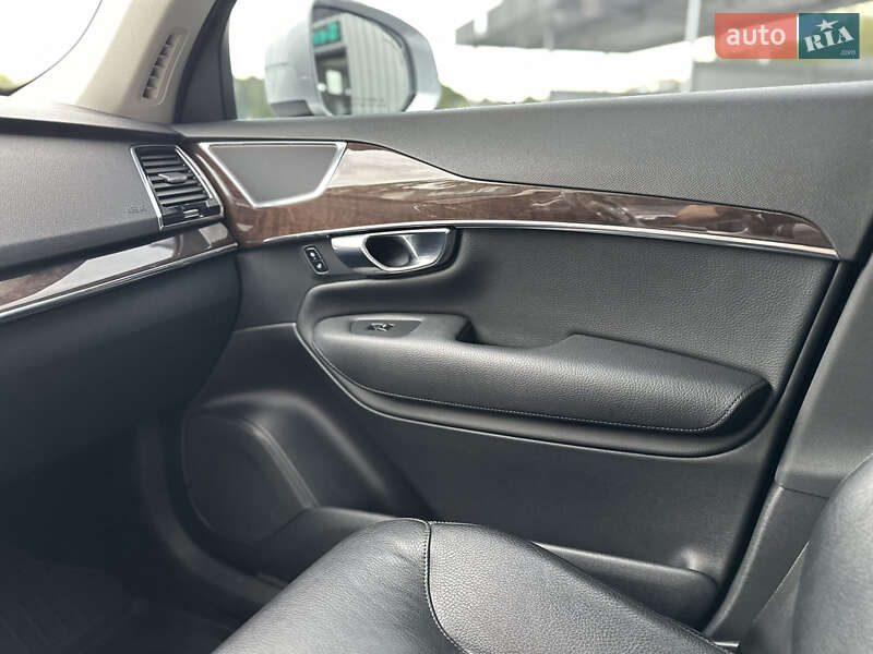 Внедорожник / Кроссовер Volvo XC90 2016 в Владимире