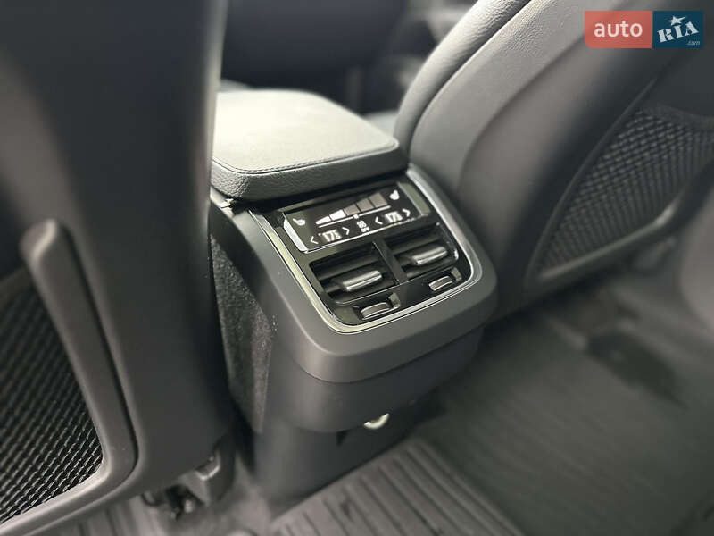 Внедорожник / Кроссовер Volvo XC90 2016 в Владимире