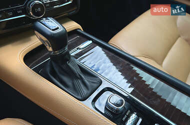 Внедорожник / Кроссовер Volvo XC90 2017 в 