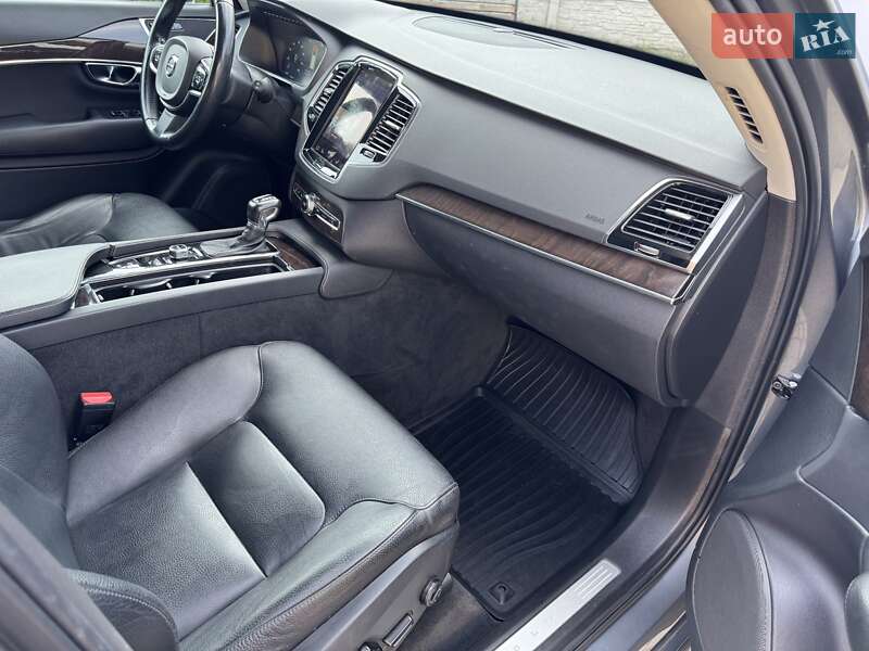 Внедорожник / Кроссовер Volvo XC90 2016 в Нововолынске