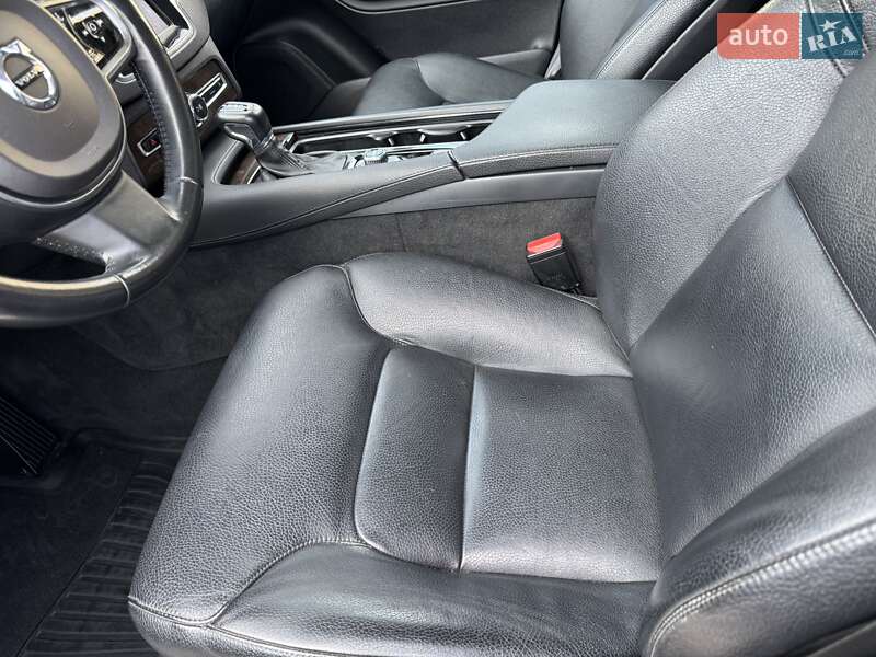 Внедорожник / Кроссовер Volvo XC90 2016 в Нововолынске