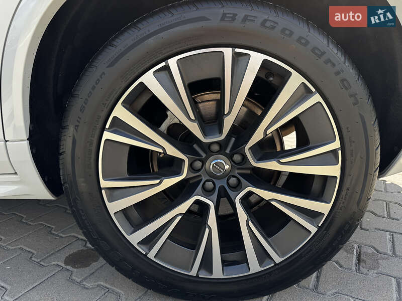 Внедорожник / Кроссовер Volvo XC90 2019 в Киеве