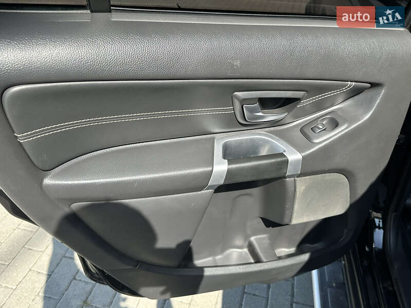 Внедорожник / Кроссовер Volvo XC90 2006 в Нововолынске