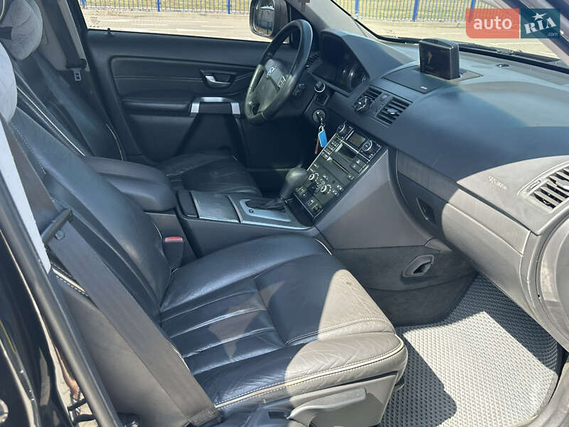 Внедорожник / Кроссовер Volvo XC90 2006 в Нововолынске