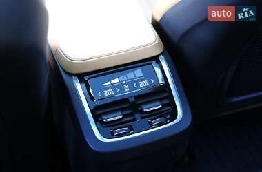 Внедорожник / Кроссовер Volvo XC90 2017 в 
