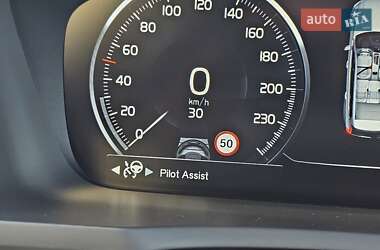 Внедорожник / Кроссовер Volvo XC90 2019 в 