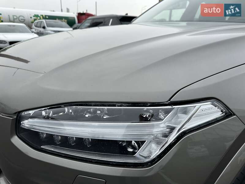 Внедорожник / Кроссовер Volvo XC90 2021 в Киеве