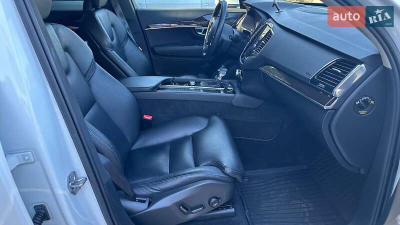 Внедорожник / Кроссовер Volvo XC90 2019 в Киеве
