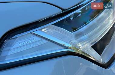 Позашляховик / Кросовер Volvo XC90 2019 в 