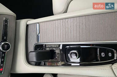 Внедорожник / Кроссовер Volvo XC90 2023 в 
