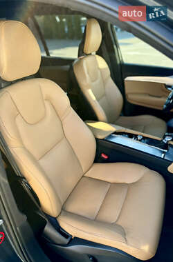 Внедорожник / Кроссовер Volvo XC90 2017 в 