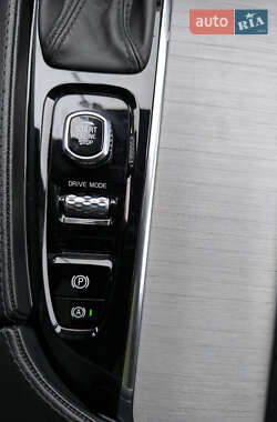 Внедорожник / Кроссовер Volvo XC90 2021 в 