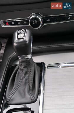 Внедорожник / Кроссовер Volvo XC90 2021 в 