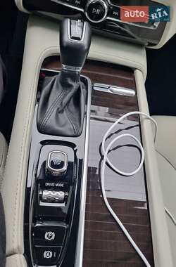 Внедорожник / Кроссовер Volvo XC90 2019 в 
