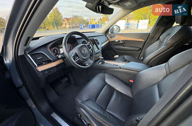Внедорожник / Кроссовер Volvo XC90 2022 в 