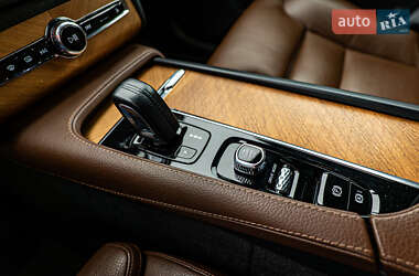 Внедорожник / Кроссовер Volvo XC90 2021 в 