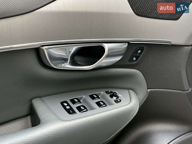 Внедорожник / Кроссовер Volvo XC90 2020 в Киеве