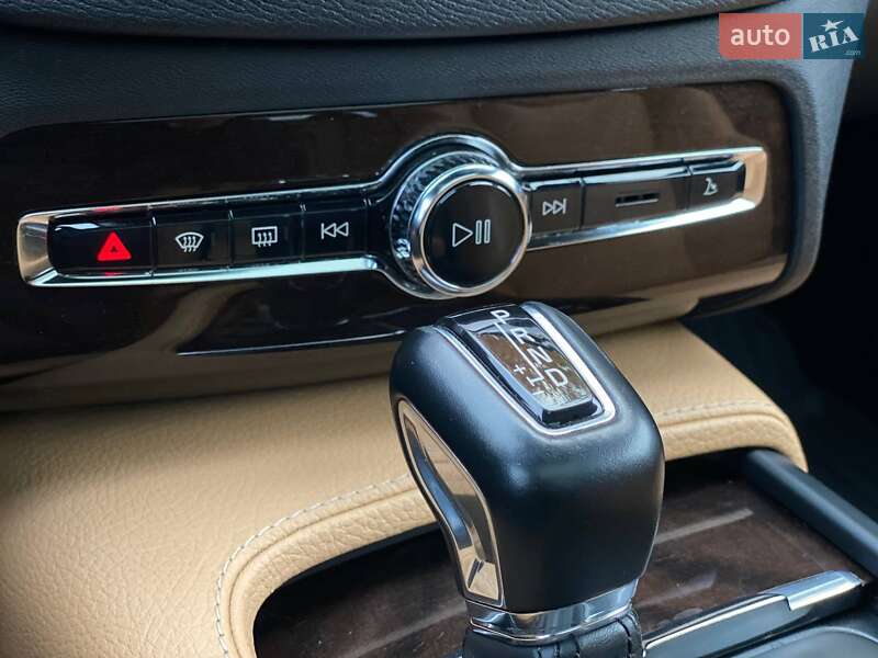 Внедорожник / Кроссовер Volvo XC90 2015 в Киеве