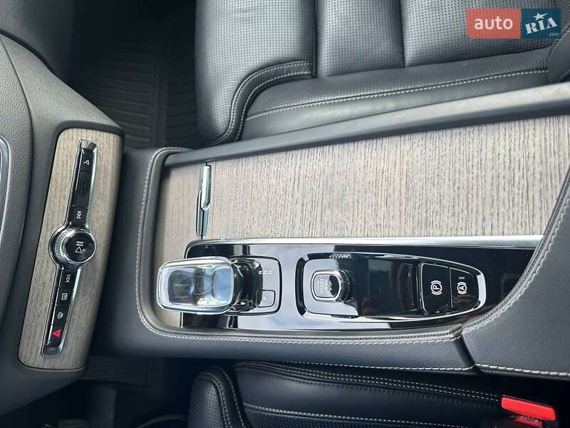 Позашляховик / Кросовер Volvo XC90 2021 в Києві фото 16 Позашляховик / Кросовер Volvo XC90 2021 в Києві