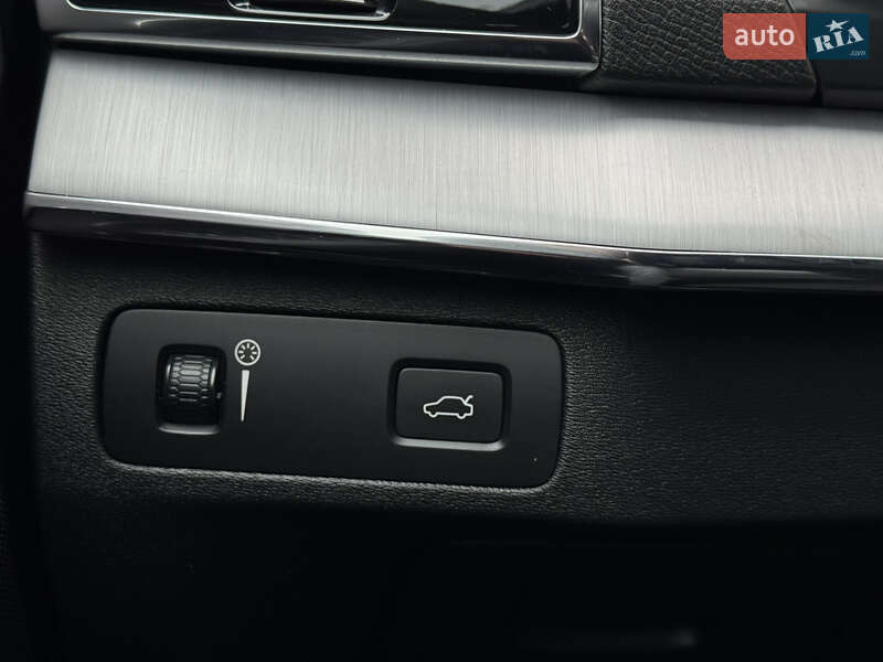 Внедорожник / Кроссовер Volvo XC90 2020 в Киеве