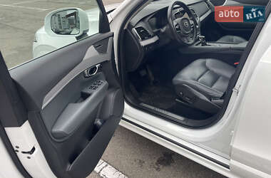 Позашляховик / Кросовер Volvo XC90 2019 в  фото 13 Позашляховик / Кросовер Volvo XC90 2019 в