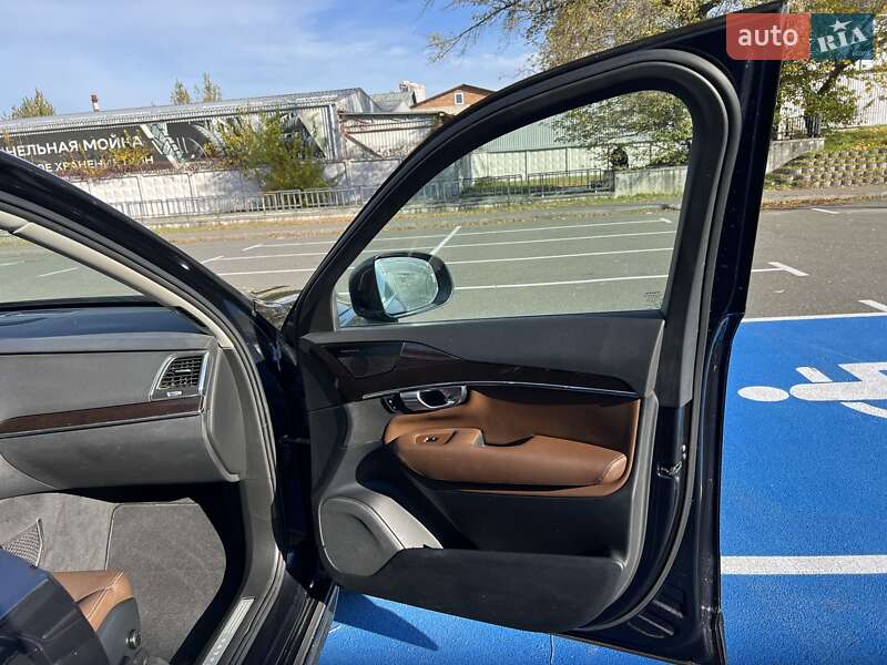 Внедорожник / Кроссовер Volvo XC90 2019 в Киеве