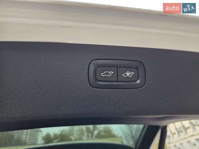 Внедорожник / Кроссовер Volvo XC90 2020 в Киеве