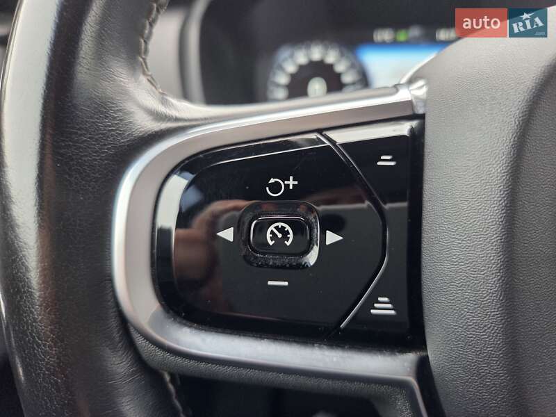 Внедорожник / Кроссовер Volvo XC90 2020 в Киеве