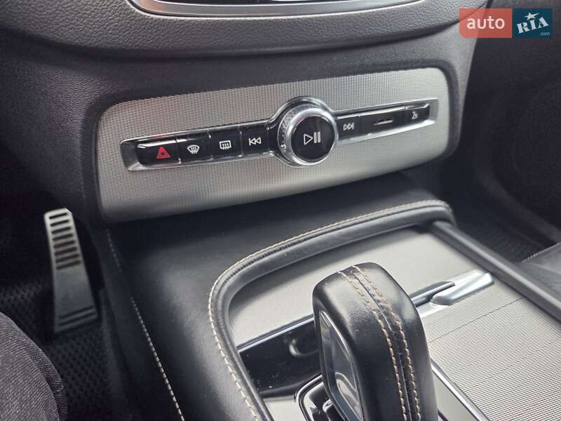 Внедорожник / Кроссовер Volvo XC90 2020 в Киеве