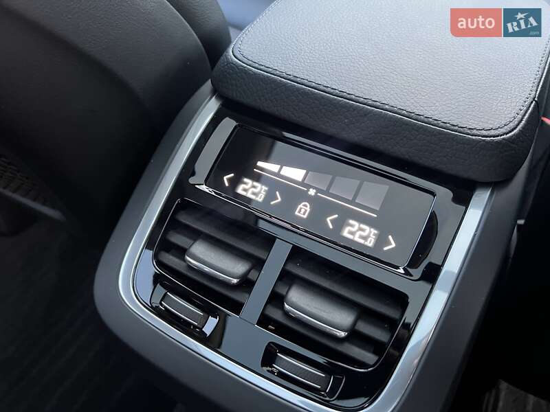 Внедорожник / Кроссовер Volvo XC90 2018 в Киеве фото 30 Внедорожник / Кроссовер Volvo XC90 2018 в Киеве