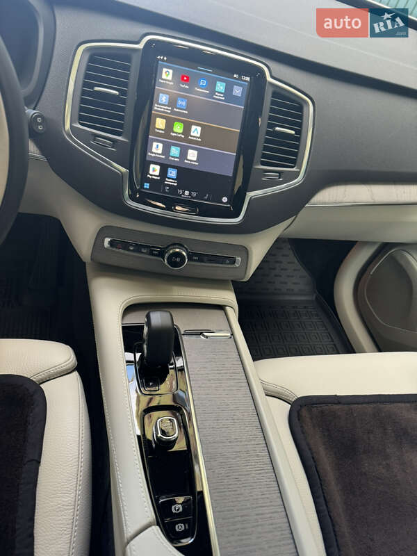 Внедорожник / Кроссовер Volvo XC90 2024 в Киеве