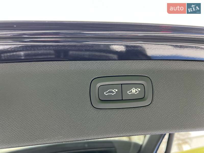 Внедорожник / Кроссовер Volvo XC90 2019 в Киеве