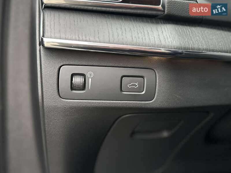 Внедорожник / Кроссовер Volvo XC90 2020 в Киеве