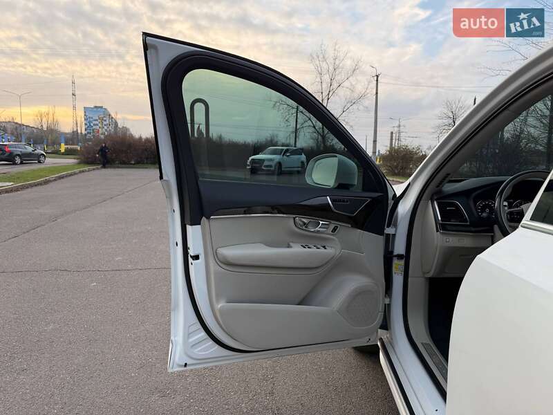 Внедорожник / Кроссовер Volvo XC90 2016 в Кривом Роге