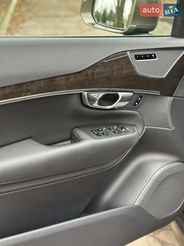 Внедорожник / Кроссовер Volvo XC90 2017 в Киеве