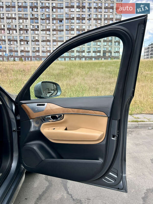 Позашляховик / Кросовер Volvo XC90 2015 в Києві