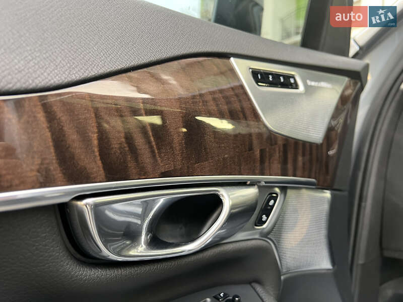 Внедорожник / Кроссовер Volvo XC90 2016 в Ивано-Франковске