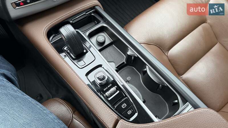 Позашляховик / Кросовер Volvo XC90 2019 в Києві фото 37 Позашляховик / Кросовер Volvo XC90 2019 в Києві