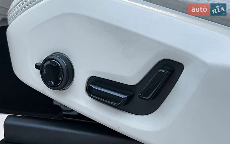 Позашляховик / Кросовер Volvo XC90 2019 в Львові фото 17 Позашляховик / Кросовер Volvo XC90 2019 в Львові
