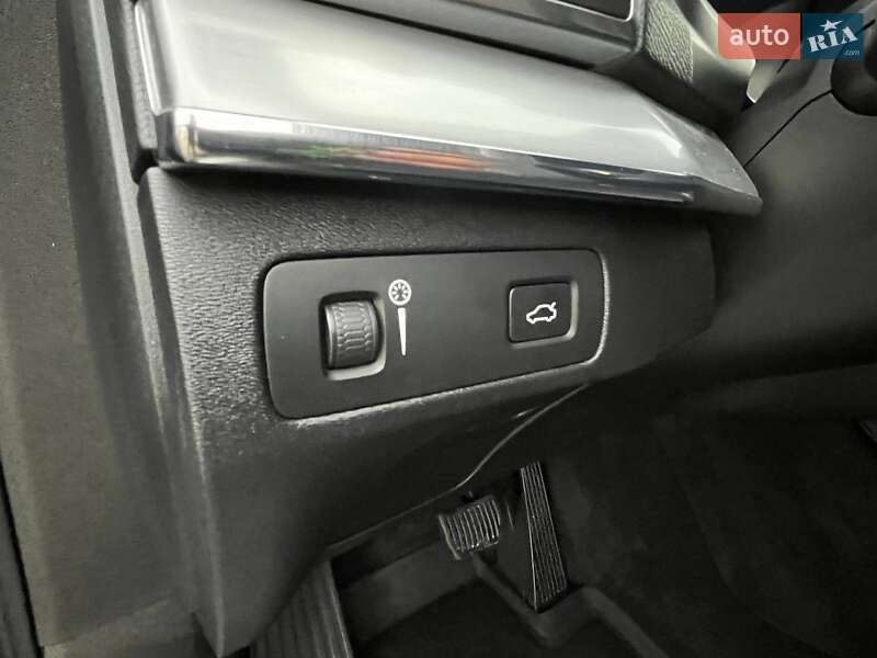 Внедорожник / Кроссовер Volvo XC90 2016 в Киеве