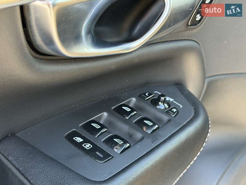 Внедорожник / Кроссовер Volvo XC90 2022 в Киеве