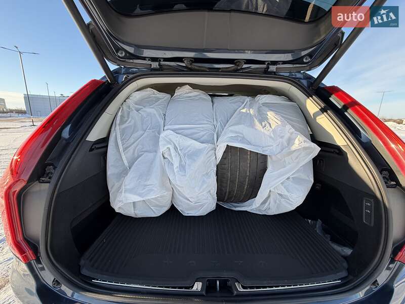 Внедорожник / Кроссовер Volvo XC90 2022 в Киеве